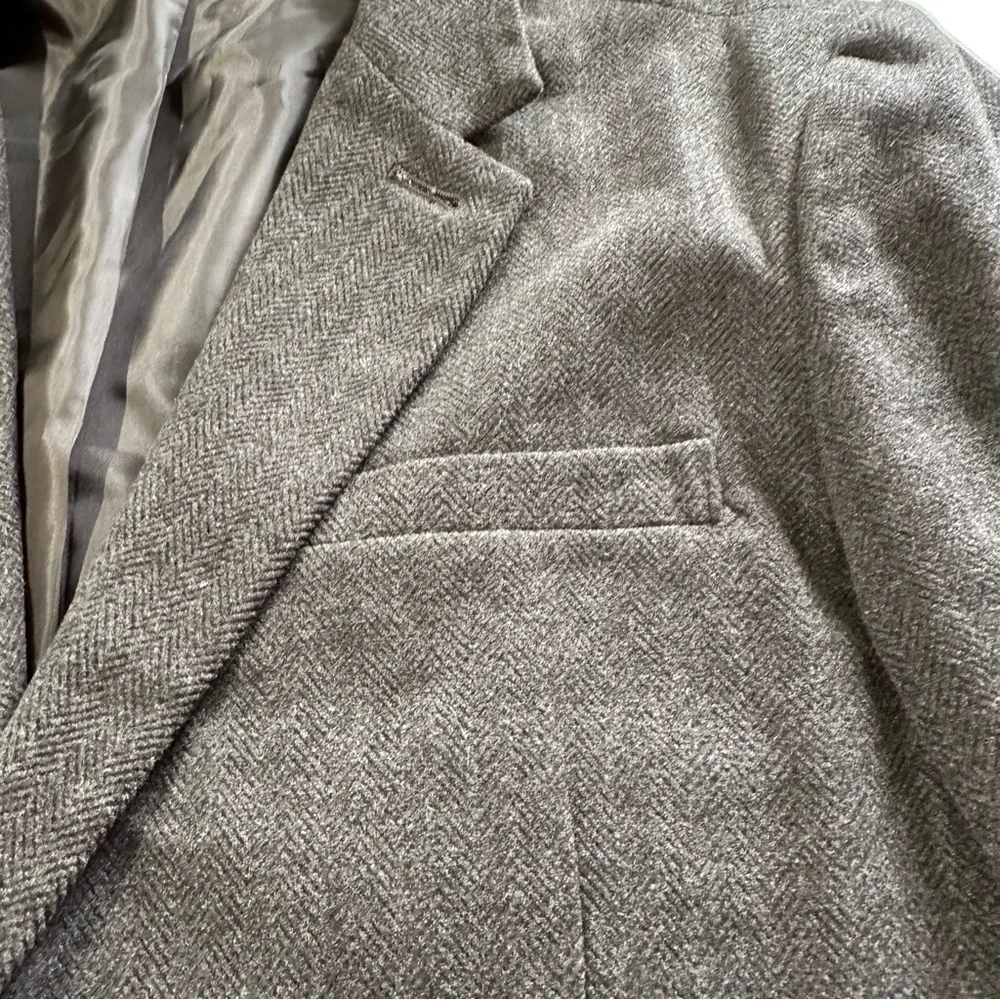 Gap men’s large tweed blazer, two button front‎ gray herringbone pattern,